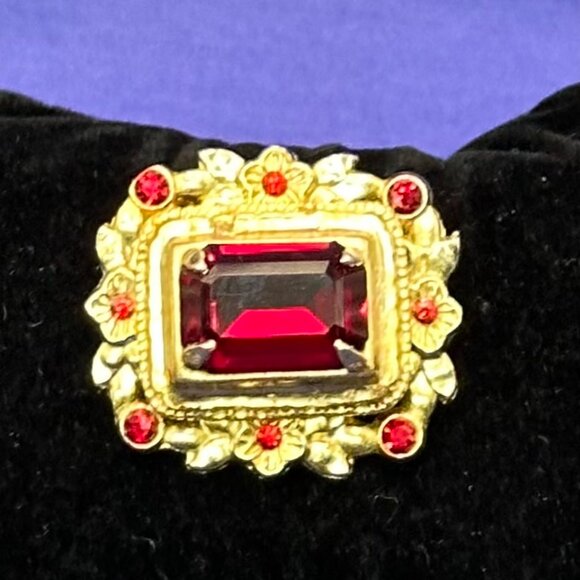 VTG Coro Ruby Red Rhinestone Rectangular Brooch - Picture 4 of 10